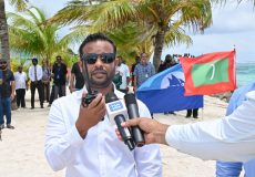 ތުޅާދޫ އެއާޕޯޓު ހަދަން ބޭނުންވާ ބިން ހިއްކުމުގެ މަސައްކަތް ކޮންސްޓްރަކްޝަން މިނިސްޓަރު މުއްތަލިބު މިއަދު ފައްޓަވައި ދެއްވަނީ.---ފޮޓޯ: ރައީސް އޮފީސް