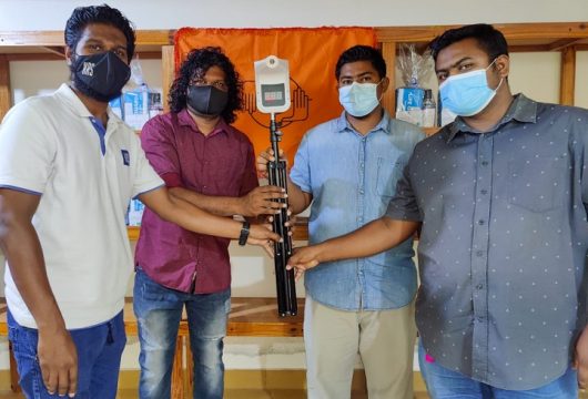 ޖަމިއްޔާތަކުން އެހީގެތަކެތި ސިއްޙީ މަރުކަޒްއާ ހަވާލުކުރުން - ފޮޓޯ: އަހުސަމް