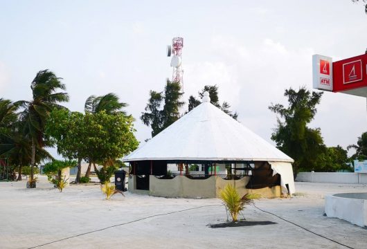 ބ.ތުޅާދޫ ބަނދަރު ސަރަޙައްދުގައި އިމާރާތް ކޮށްފައިވާ ފިނި މައިޒާނެއް -  ފޮޓޯ:  ޝާމީން ޙުސައިން - ތުޅާދޫ އޮންލައިން