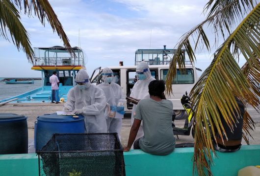 ރެންޑަމް ސާމްޕަލް ނެގުމުގެ މަސައްކަތް ތުޅާދޫގައި ކުރިޔަށް ގެންދަނީ - ފޮޓޯ: ތުޅާދޫ އޮންލައިން