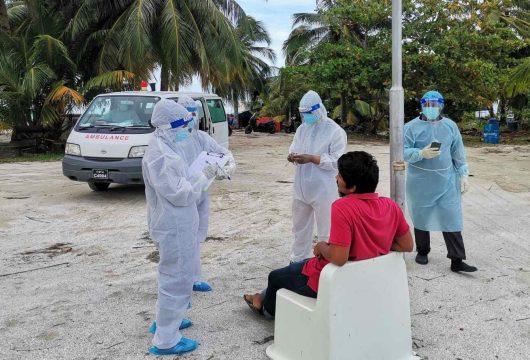 ތުޅާދޫގައި ރެންޑަމް ސާމްޕަލް ނެގުމުގެ މަސައްކަތް ކުރިޔަށް ދަނީ - ފޮޓޯ: ނާއިލް ޢަބްދުއްރަޙީމް / ތުޅާދޫ އޮންލައިން