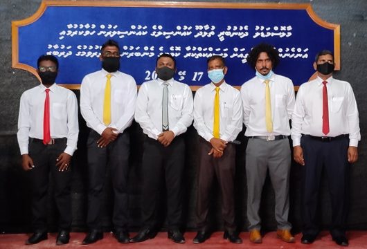ތުޅާދޫ ކައުންސިލްގެ ވަގުތީ އެސްޖީ، 3 ވަނަ ދައުރުގެ ކައުންސިލްމެމްބަރުންނާއިއެކު - ފޮޓޯ: ތުޅާދޫ ކައުންސިލް
