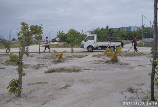 ތެޔޮ ބޯޓްގެ މުވައްޒަފުން ތުޅާދޫއަށް ފައިބާ ރަށުތެރޭގައި ހަރަކާތްތެރި ވަނީ - ފޮޓޯ: ތުޅާދޫ އޮންލައިން